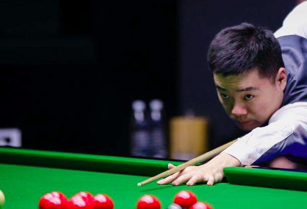 的对抗中脱 的对抗中脱